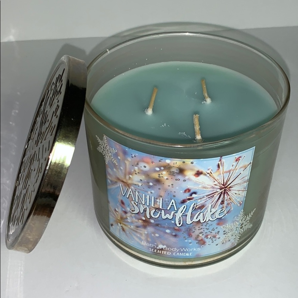 Vanilla Snowflake 3 Wick 🕯Bath & Body Works